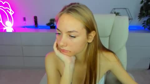 Snapshot of milaaddam chatting on 10.06.25 Milla online show from 10.06.25