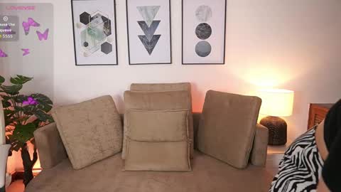 milacrave online show from 09.17.25