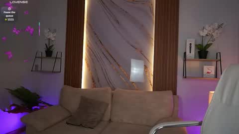 milacrave online show from 11.28.25