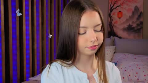 Snapshot of milaice chatting on 06.06.26 Mila online show from 06.06.26