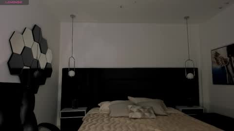 Mila  online show from 09.21.25