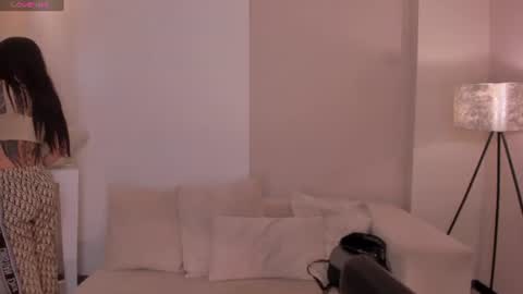 Snapshot of milalawrence_ chatting on 06.21.26 Mila online show from 06.21.26