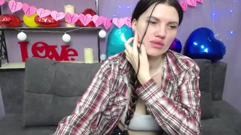 Snapshot of milaloona chatting on 02.13.25 Milaloona online show from 02.13.25