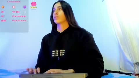 Snapshot of milan_roux chatting on 02.12.26 Milane online show from 02.12.26