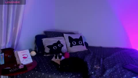 Snapshot of milan_roux chatting on 03.31.26 Milane online show from 03.31.26