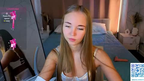 Snapshot of milana_sorrento chatting on 05.15.26 Milana online show from 05.15.26