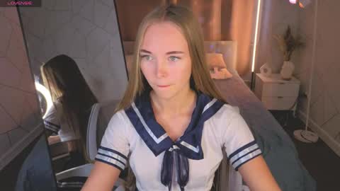 Snapshot of milana_sorrento chatting on 05.28.26 Milana online show from 05.28.26