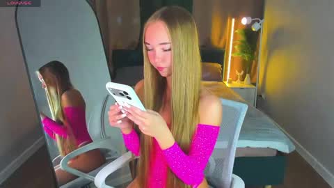 Snapshot of milana_sorrento chatting on 05.30.26 Milana online show from 05.30.26