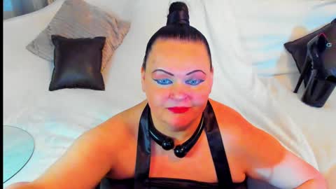 Snapshot of milanabiegert chatting on 12.18.24 Lana online show from 12.18.24