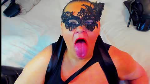 Snapshot of milanabiegert chatting on 01.04.25 Lana online show from 01.04.25