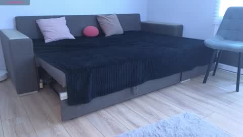 milanakowall online show from 03.13.26