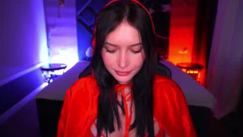 Snapshot of milanamusee chatting on 10.31.25 Milana online show from 10.31.25