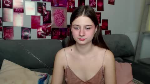 milanaroz online show from 10.19.25