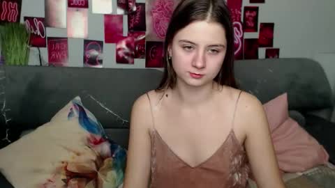 milanaroz online show from 10.19.25