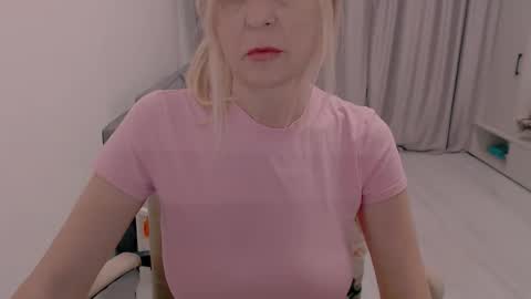 Milena online show from 10.22.25