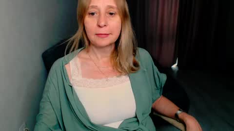 Snapshot of milanav chatting on 05.15.26 Milena online show from 05.15.26