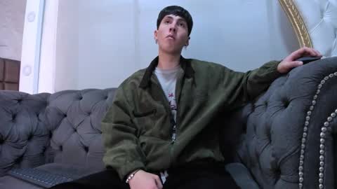 Snapshot of milanstone chatting on 11.19.25 milanstone online show from 11.19.25