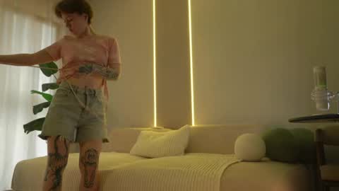 Snapshot of milaskiss chatting on 04.03.26 Mila online show from 04.03.26