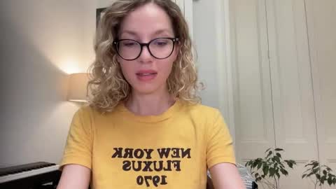 Snapshot of milayah chatting on 09.14.25 Mila online show from 09.14.25