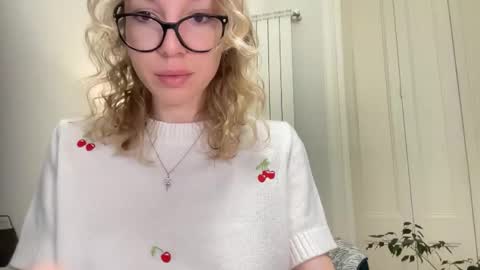 Snapshot of milayah chatting on 09.21.25 Mila online show from 09.21.25