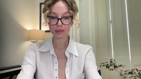 Snapshot of milayah chatting on 09.24.25 Mila online show from 09.24.25