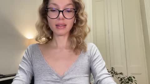 Snapshot of milayah chatting on 10.23.25 Mila online show from 10.23.25