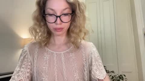 Snapshot of milayah chatting on 10.24.25 Mila online show from 10.24.25