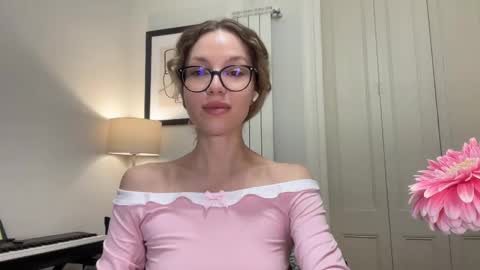 Snapshot of milayah chatting on 10.31.25 Mila online show from 10.31.25