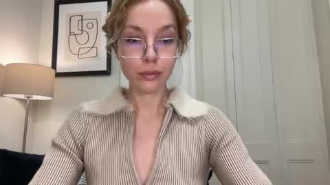 Snapshot of milayah chatting on 11.30.25 Mila online show from 11.30.25