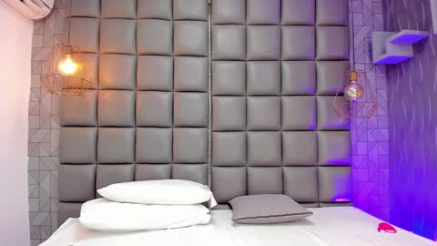 Snapshot of mile_u chatting on 01.31.25 Milena online show from 01.31.25