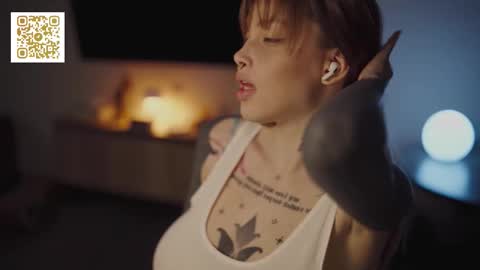 Snapshot of mileeena chatting on 10.23.25 M Telegram mamagotachannel online show from 10.23.25