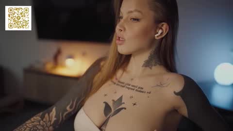 Snapshot of mileeena chatting on 10.26.25 M Telegram mamagotachannel online show from 10.26.25