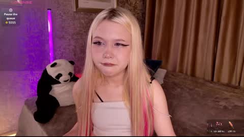 Mia online show from 04.30.26