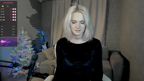 Snapshot of milena_marshmallows chatting on 12.21.24 Milena online show from 12.21.24