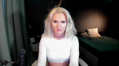 Snapshot of milena_marshmallows chatting on 02.10.25 Milena online show from 02.10.25