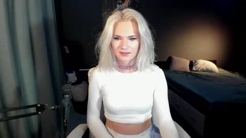 Snapshot of milena_marshmallows chatting on 02.11.25 Milena online show from 02.11.25