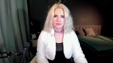Snapshot of milena_marshmallows chatting on 02.16.25 Milena online show from 02.16.25