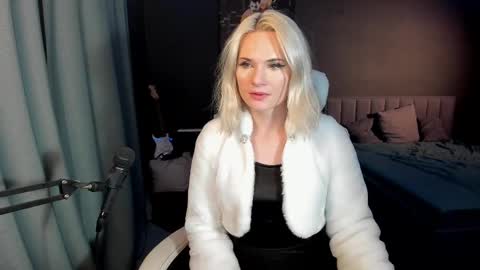 Snapshot of milena_marshmallows chatting on 02.22.25 Milena online show from 02.22.25