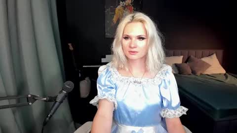 Snapshot of milena_marshmallows chatting on 03.01.25 Milena online show from 03.01.25