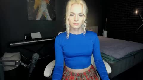 Snapshot of milena_marshmallows chatting on 09.29.25 Milena online show from 09.29.25