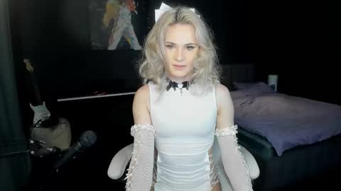 Snapshot of milena_marshmallows chatting on 10.29.25 Milena online show from 10.29.25