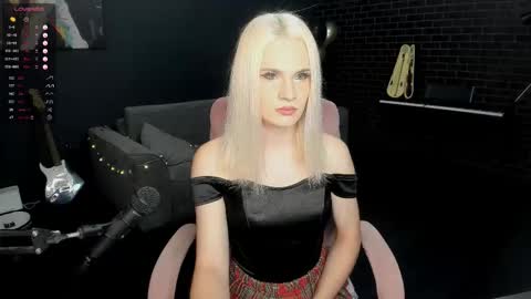 Snapshot of milena_marshmallows chatting on 11.13.25 Milena online show from 11.13.25