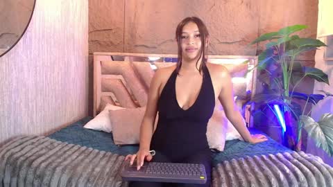 Snapshot of milenka_5 chatting on 04.09.26 Milenka online show from 04.09.26