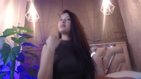 Snapshot of milenka_5 chatting on 05.13.26 Milenka online show from 05.13.26