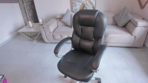 Snapshot of mileycruz_ chatting on 01.10.26 Miley Cruz IG miley model23 online show from 01.10.26