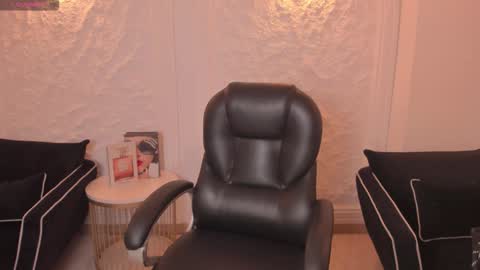 Snapshot of mileycruz_ chatting on 03.04.26 Miley Cruz IG miley model23 online show from 03.04.26