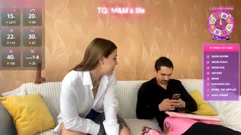 Snapshot of mileydreamer chatting on 11.28.25 Miley online show from 11.28.25