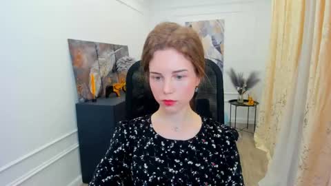 Snapshot of mileygloss chatting on 05.27.26 mileygloss online show from 05.27.26