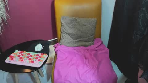 Snapshot of milf_brend chatting on 01.11.25 Milf Brend online show from 01.11.25