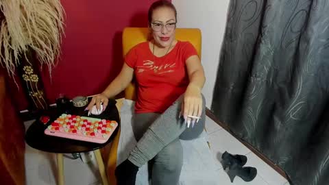 Snapshot of milf_brend chatting on 01.15.25 Milf Brend online show from 01.15.25